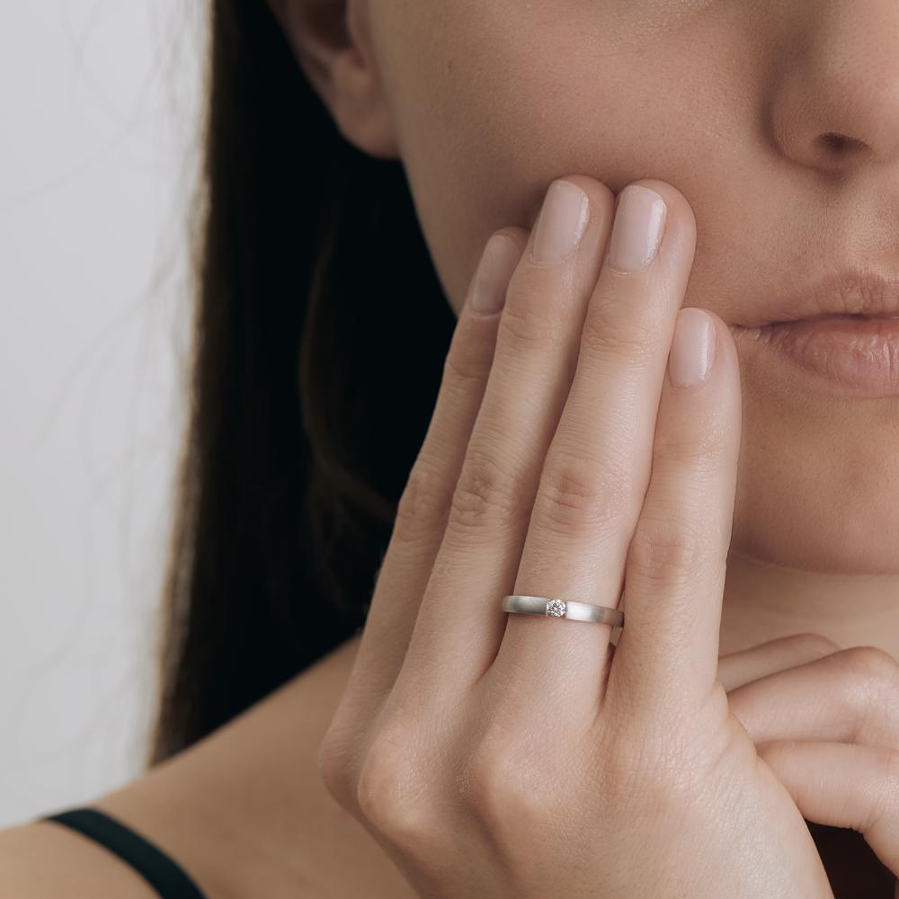 Anello solitario Oro bianco 750/18 carati Diamante 0.06 ct, w-si